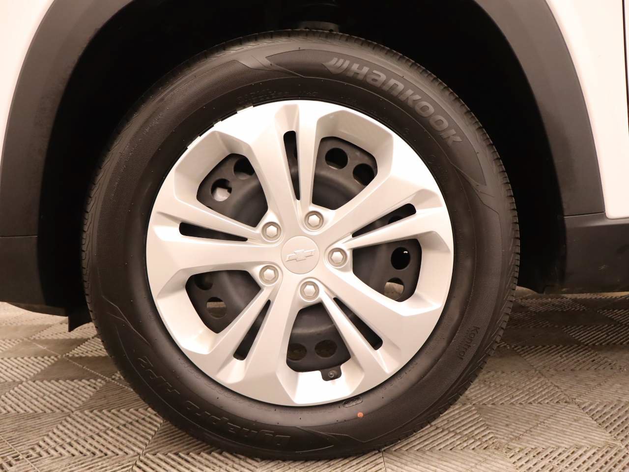 Used 2025 Chevrolet Trax LS FWD image 6