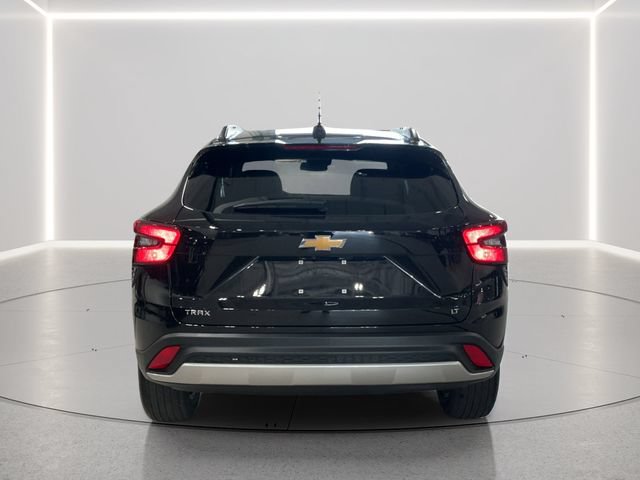 Used 2025 Chevrolet Trax LT w/ LT Convenience Package FWD image 4