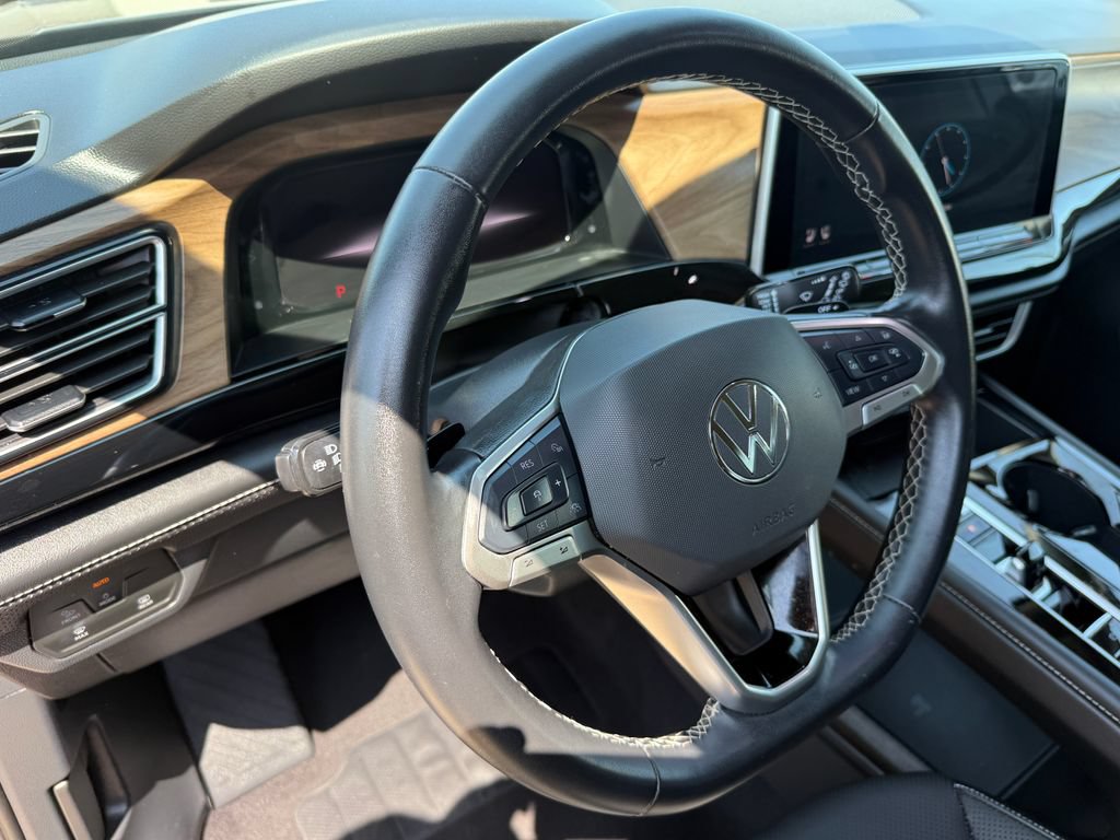 Used 2025 Volkswagen Atlas SE FWD image 26