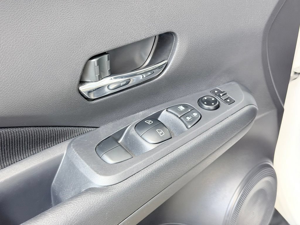 Used 2023 Nissan Kicks SV FWD image 9
