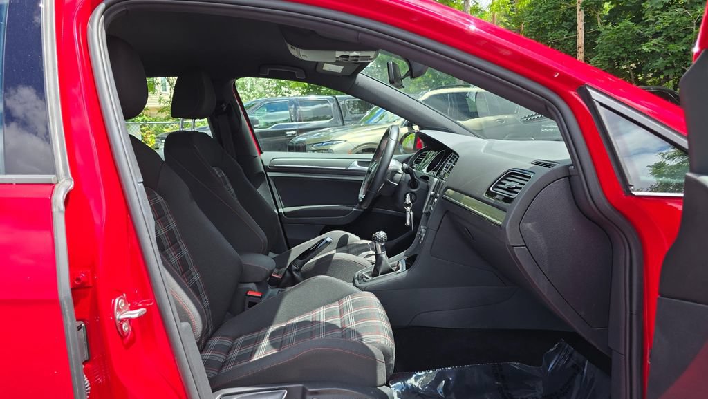 Used 2018 Volkswagen Golf 4-Door FWD image 46