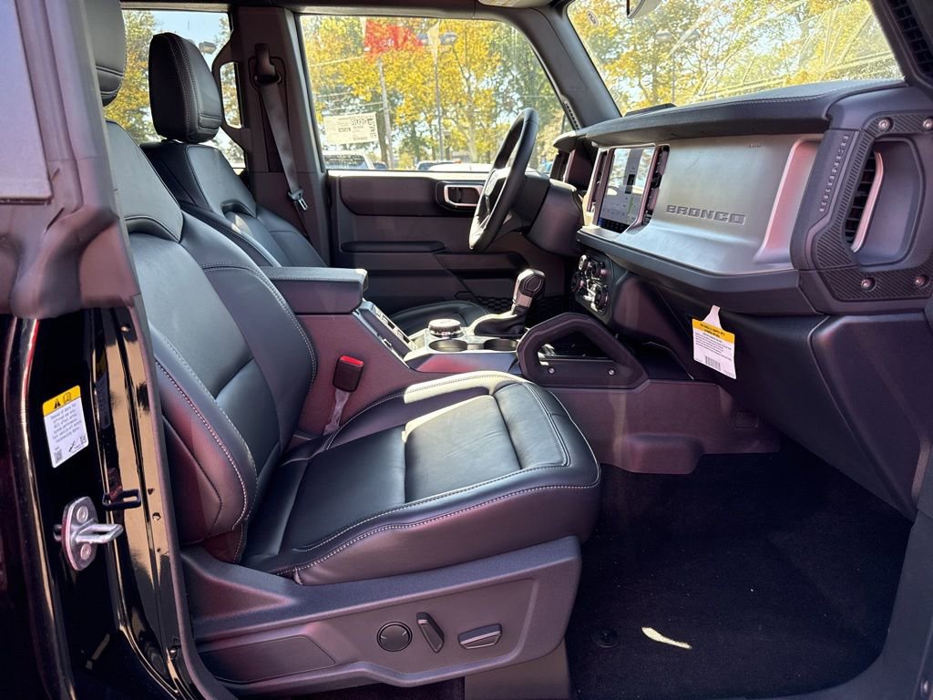 New 2025 Ford Bronco Outer Banks w/ Sasquatch Package image 13