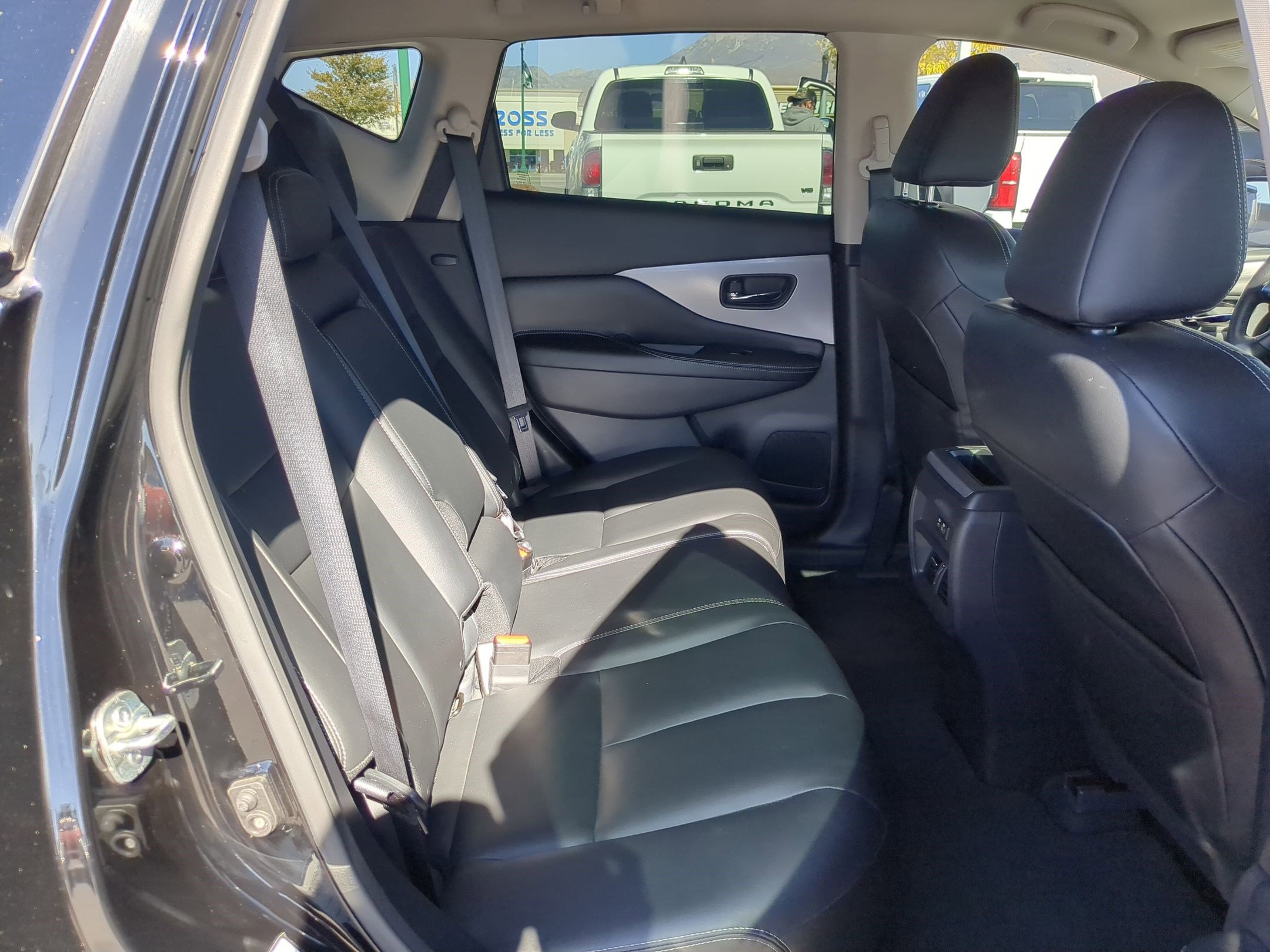 Used 2023 Nissan Murano SV image 32