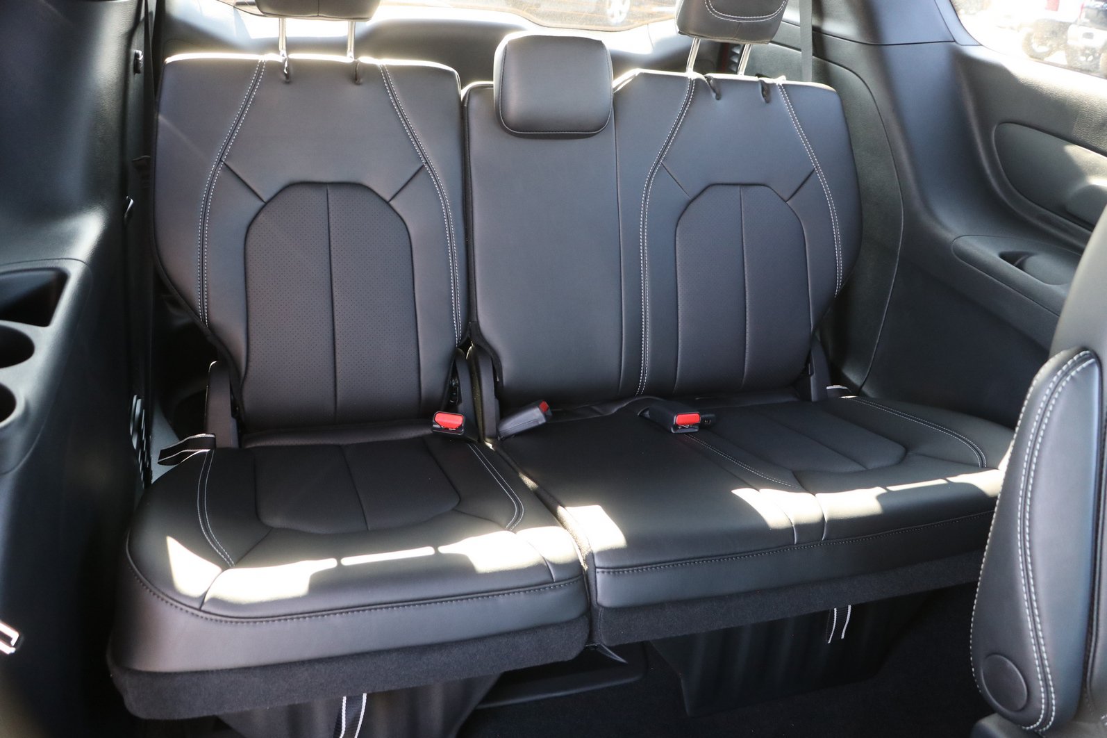 New 2027 Chrysler Pacifica LX FWD image 30
