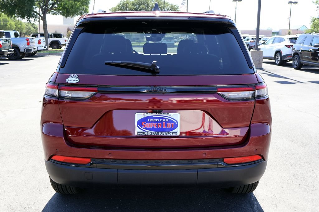 Used 2024 Jeep Grand Cherokee Altitude RWD image 12