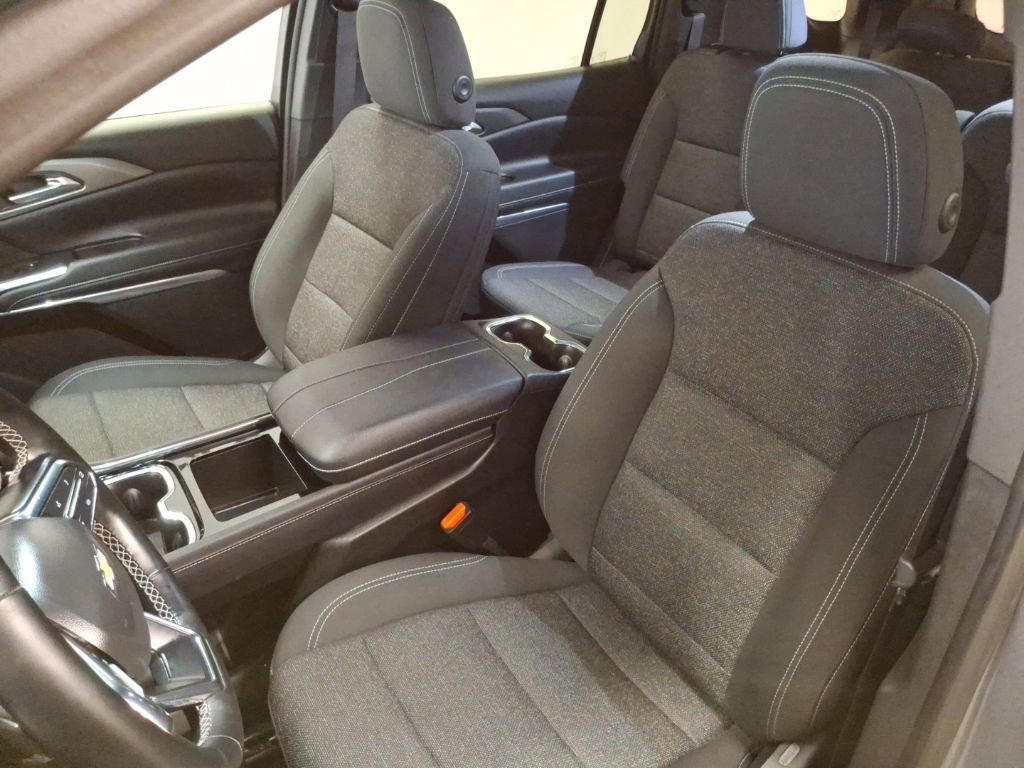 Used 2025 Chevrolet Traverse LT image 18