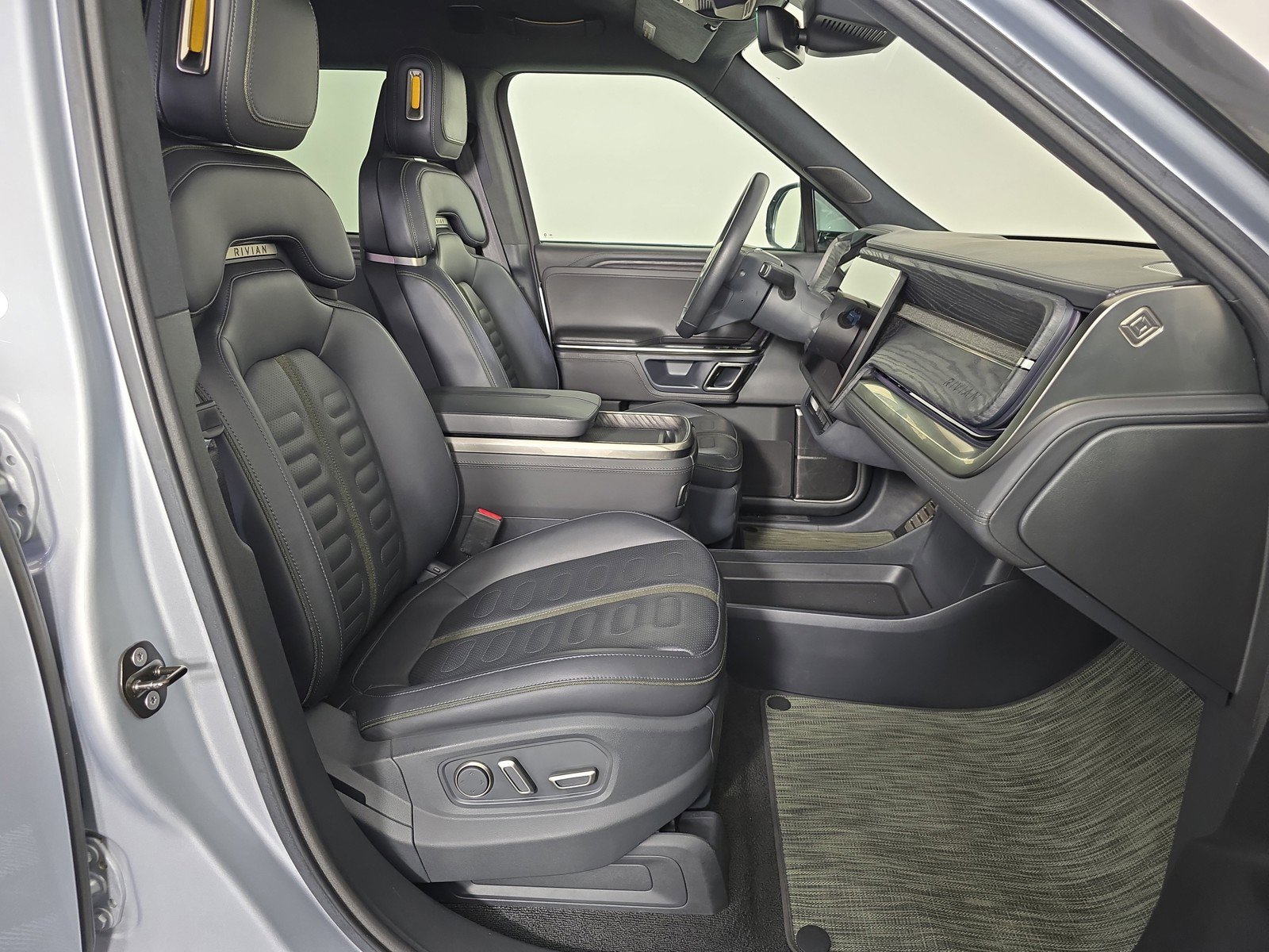 Used 2022 Rivian R1S Launch Edition image 24