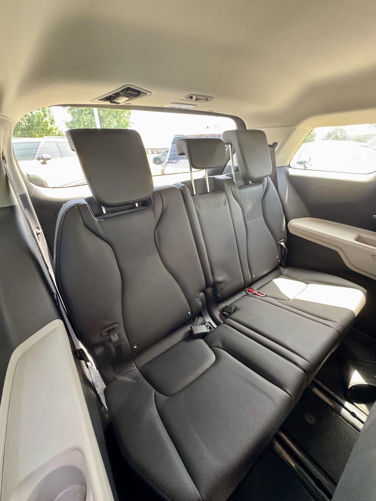 Certified 2024 Kia Carnival LX FWD image 12