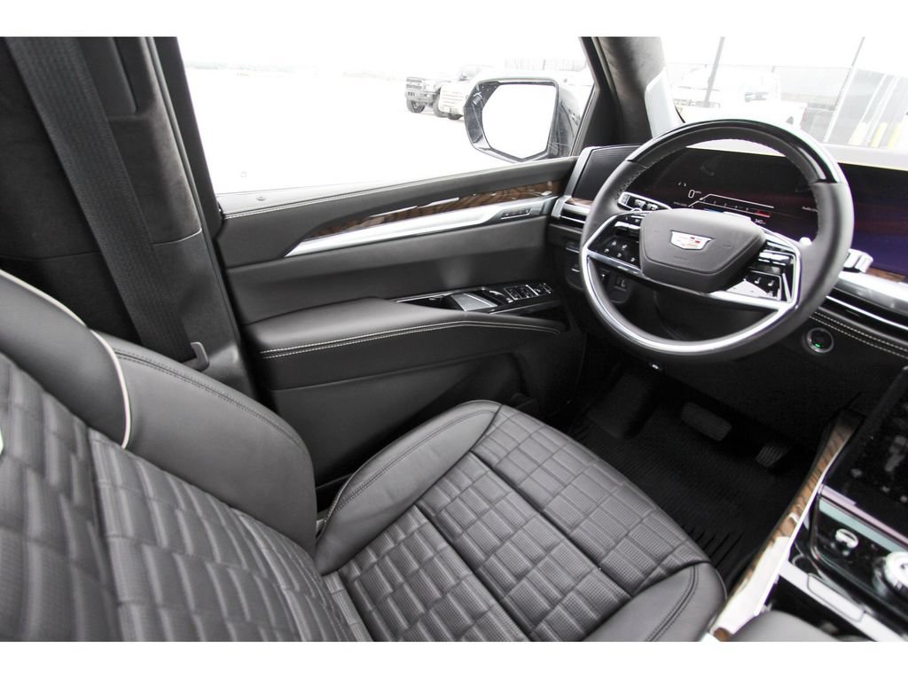 New 2026 Cadillac Escalade ESV Platinum Sport w/ LPO, ONYX Package AWD/4WD image 8