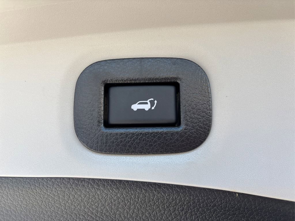 Used 2020 Nissan Rogue SV image 14