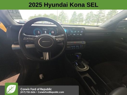 Used 2025 Hyundai Kona SEL image 1
