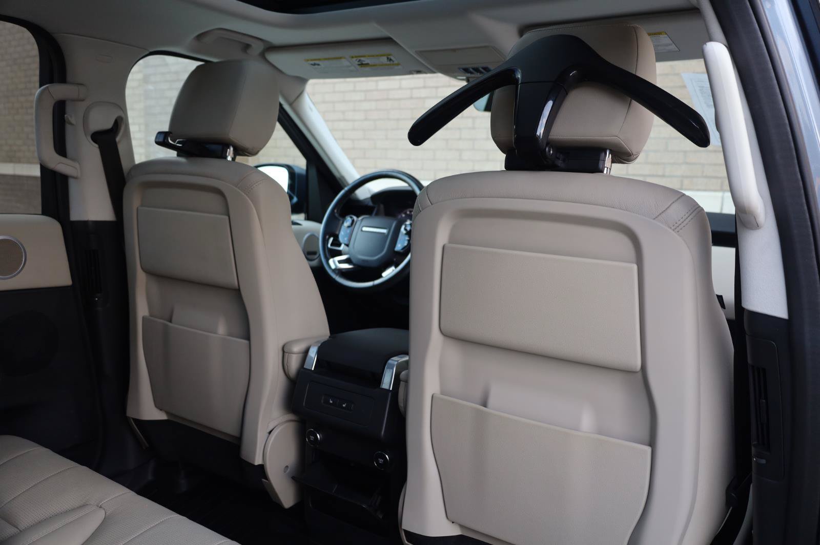 Used 2019 Land Rover Discovery SE AWD/4WD image 32