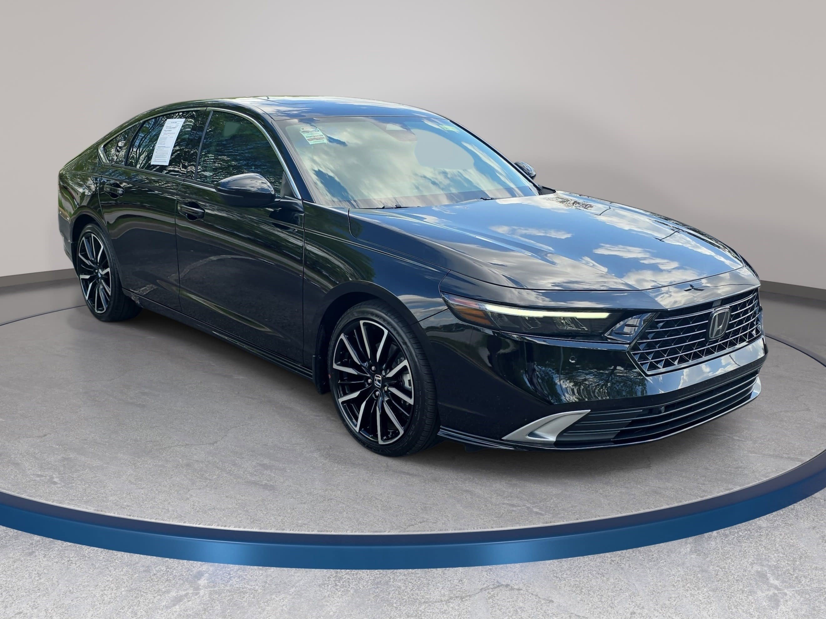 Used 2024 Honda Accord Touring image 3