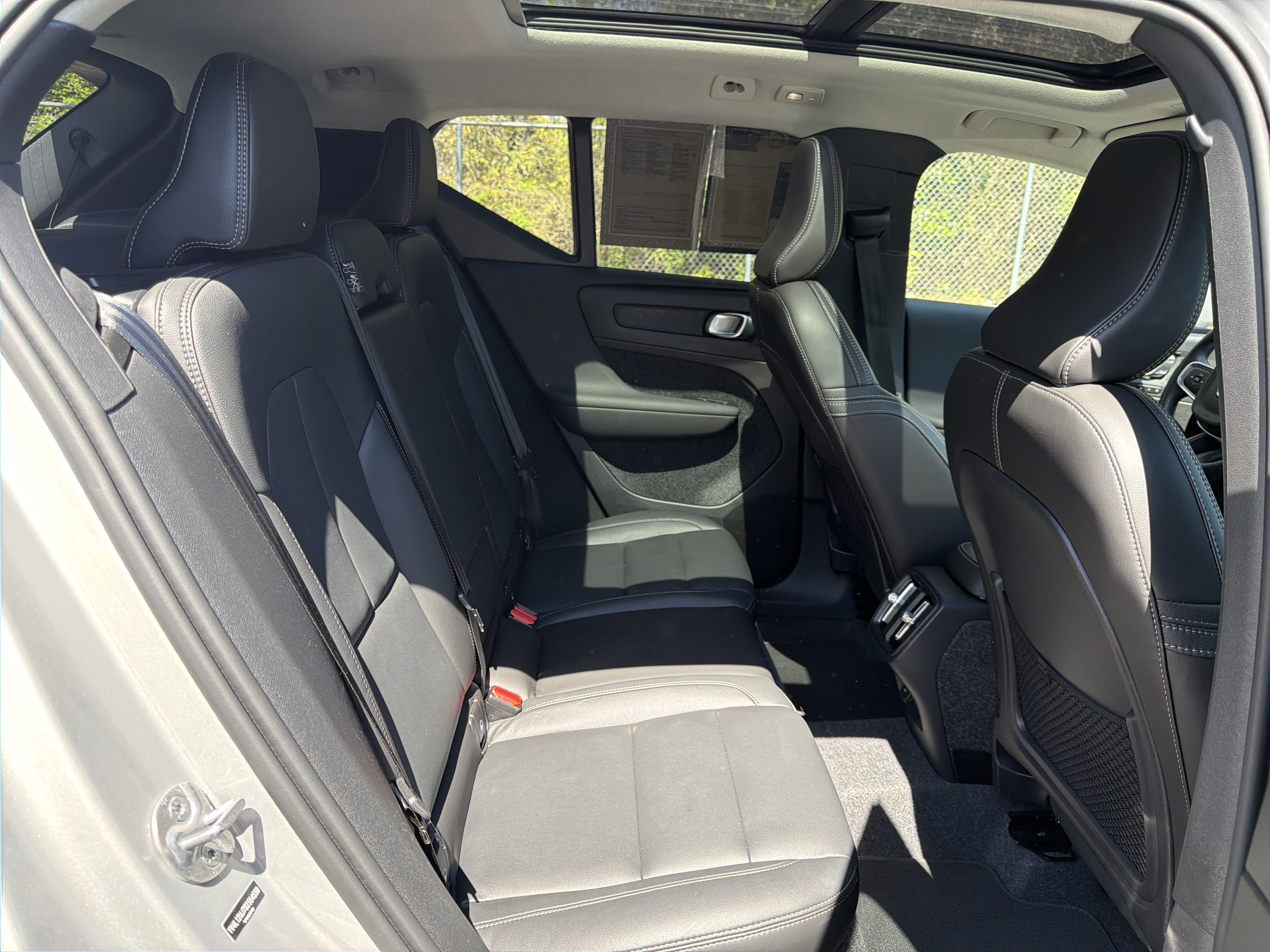 Certified 2025 Volvo XC40 B5 Core image 33