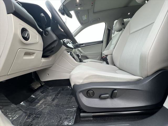 Certified 2022 Volkswagen Tiguan SE w/ Panoramic Sunroof Package image 12