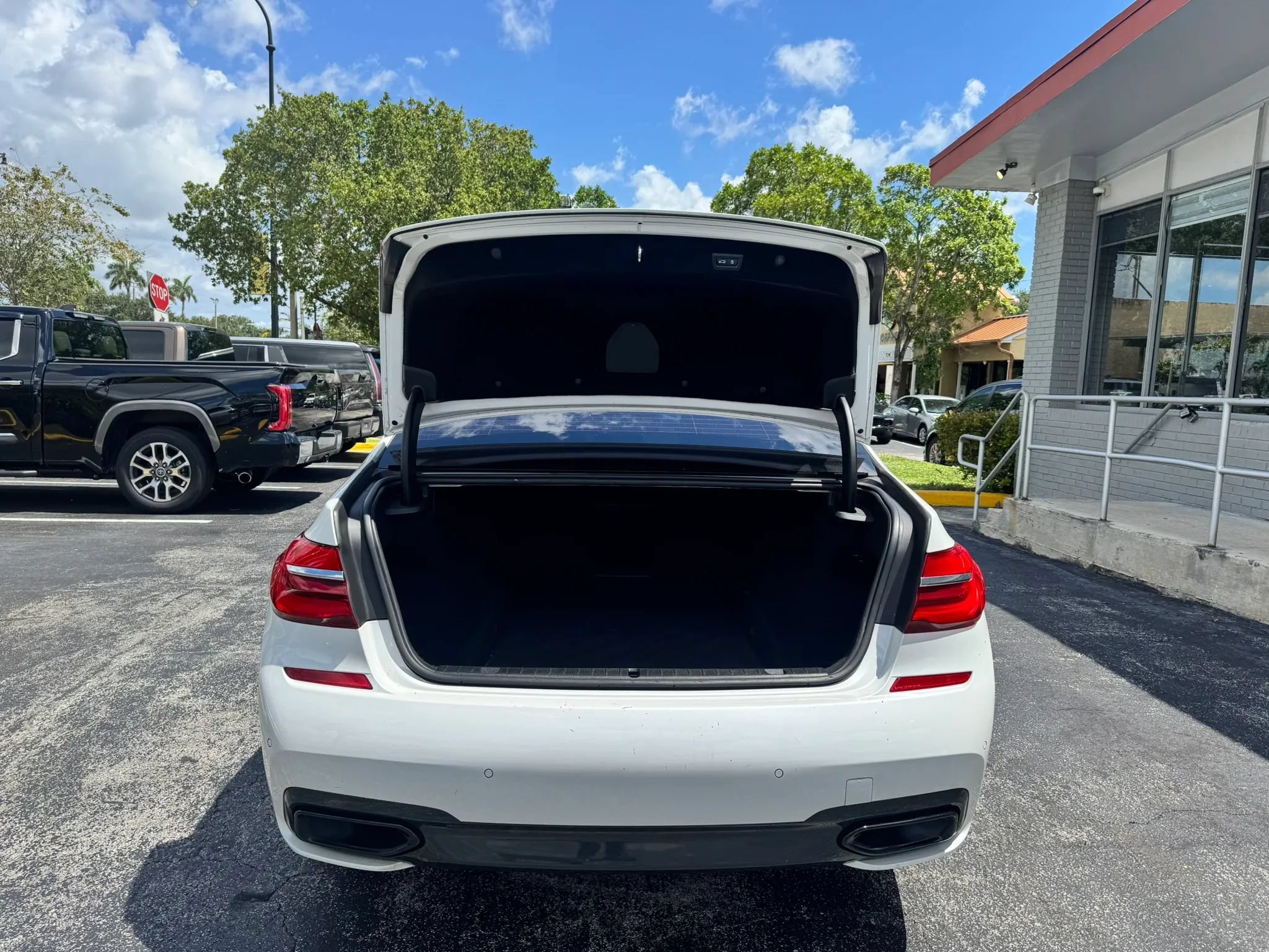 Used 2019 BMW 740i w/ M Sport Package RWD image 8