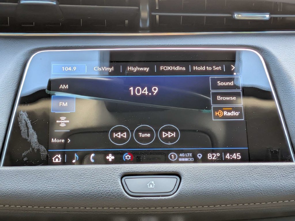 Used 2023 Cadillac XT4 Luxury w/ Cold Weather Package FWD image 21