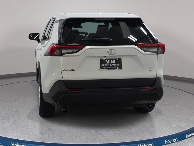 Used 2022 Toyota RAV4 LE AWD/4WD image 7