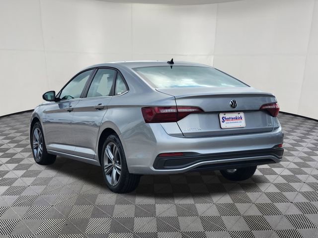 Used 2024 Volkswagen Jetta SE FWD image 3