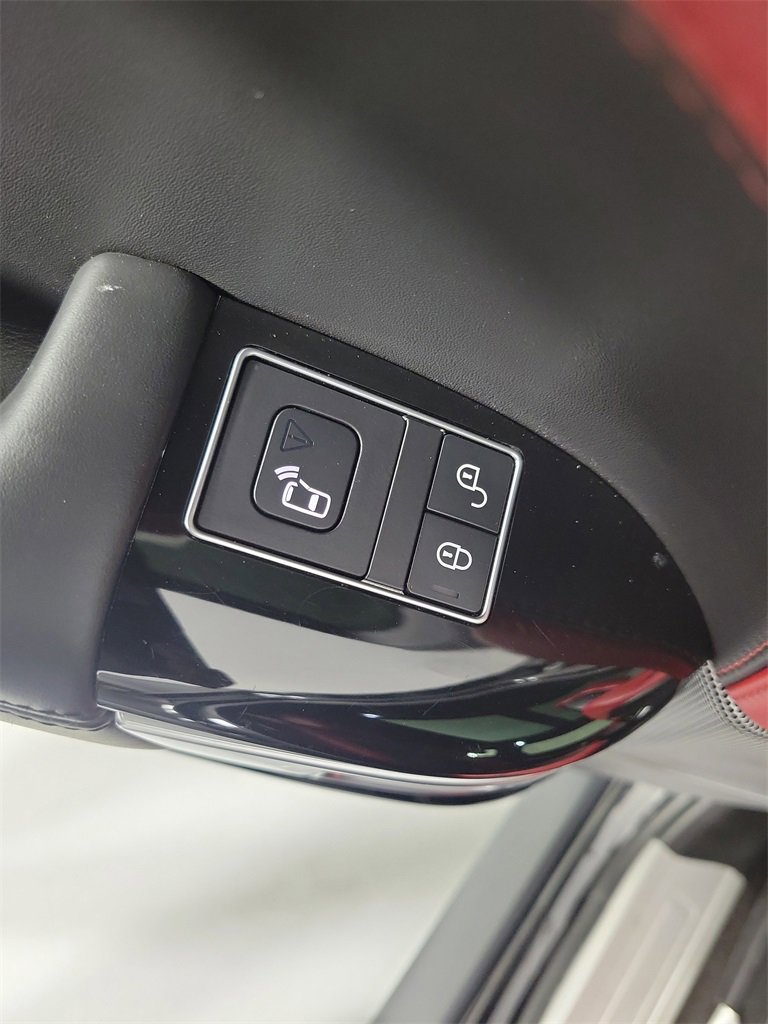 Used 2020 Land Rover Range Rover Sport HST image 13