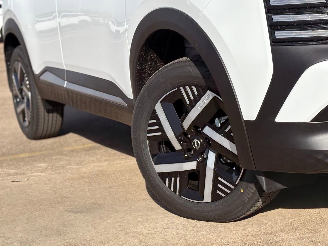 New 2026 Nissan Kicks SV w/ SV Premium Package FWD image 9