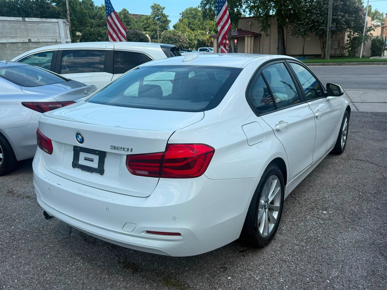Used 2016 BMW 320i Sedan RWD image 8