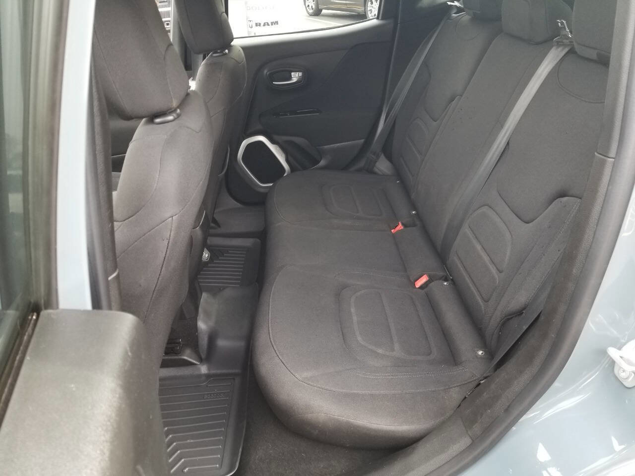 Certified 2018 Jeep Renegade Latitude AWD/4WD image 14