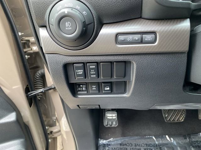 Used 2023 Nissan Titan PRO-4X image 12