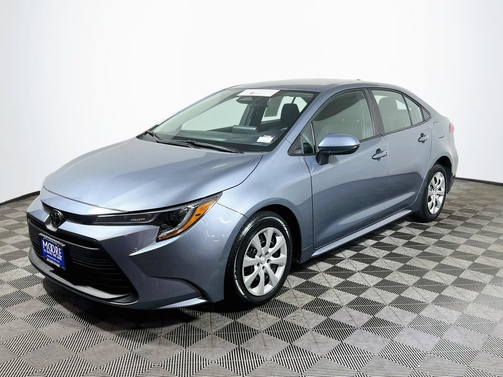 Certified 2025 Toyota Corolla LE FWD image 3