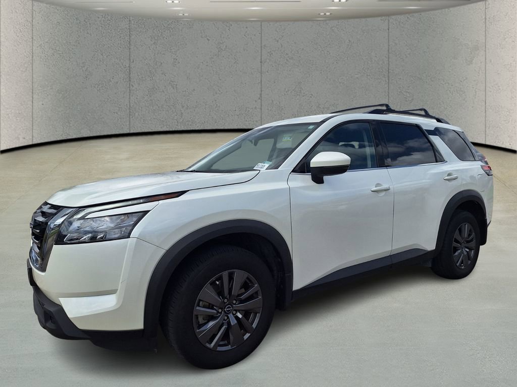 Used 2024 Nissan Pathfinder SV image 1