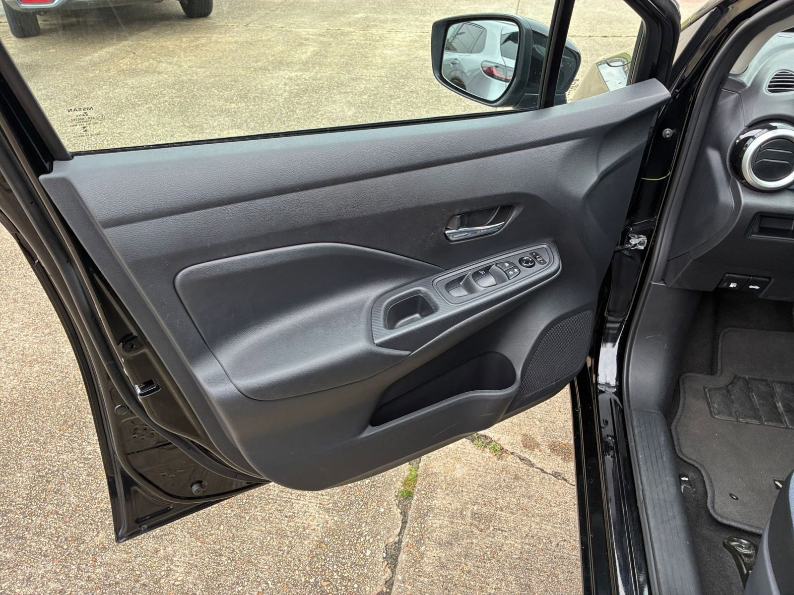 Used 2025 Nissan Versa SV image 15