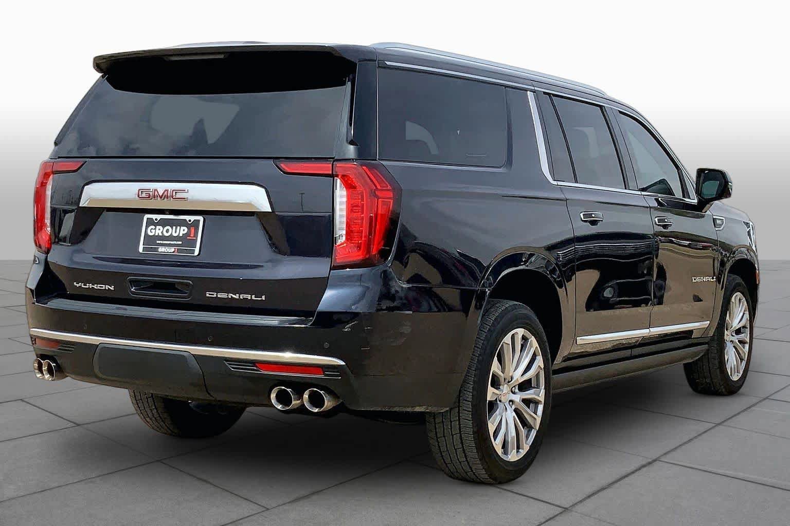 Used 2023 GMC Yukon XL Denali image 12