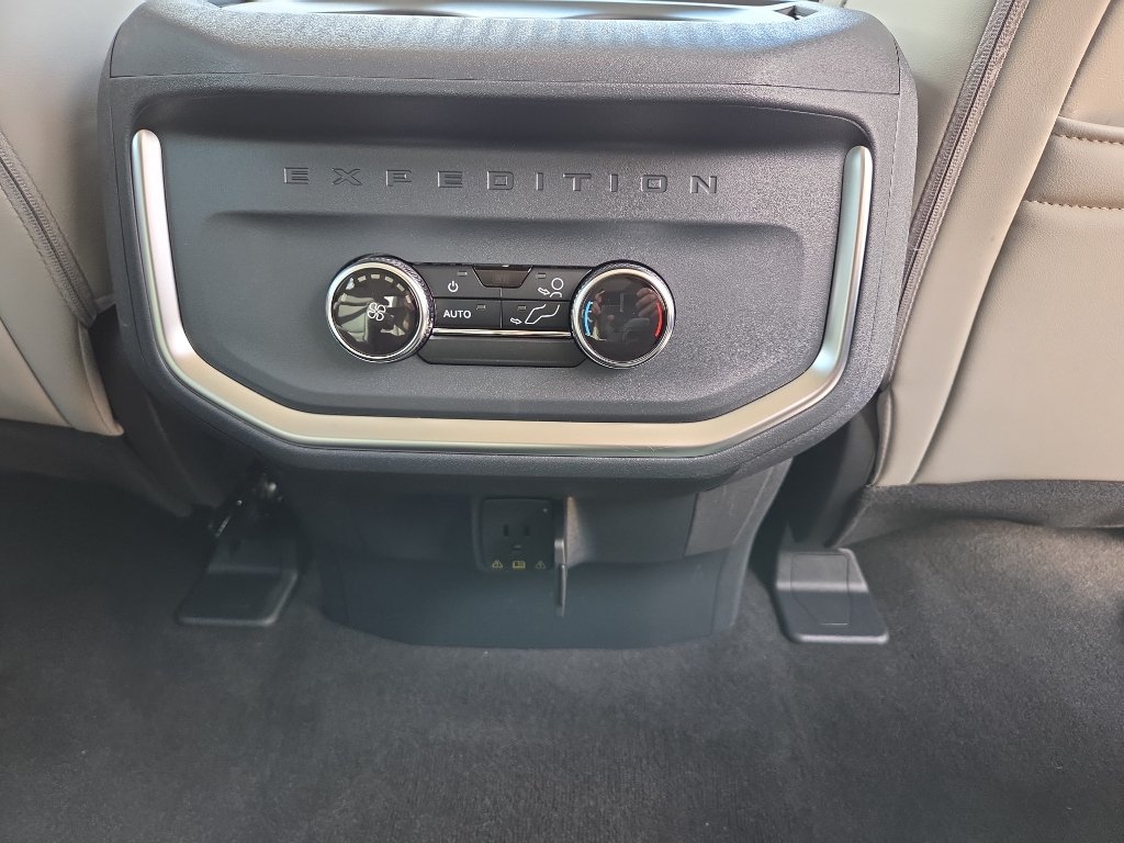 New 2026 Ford Expedition Active RWD image 17