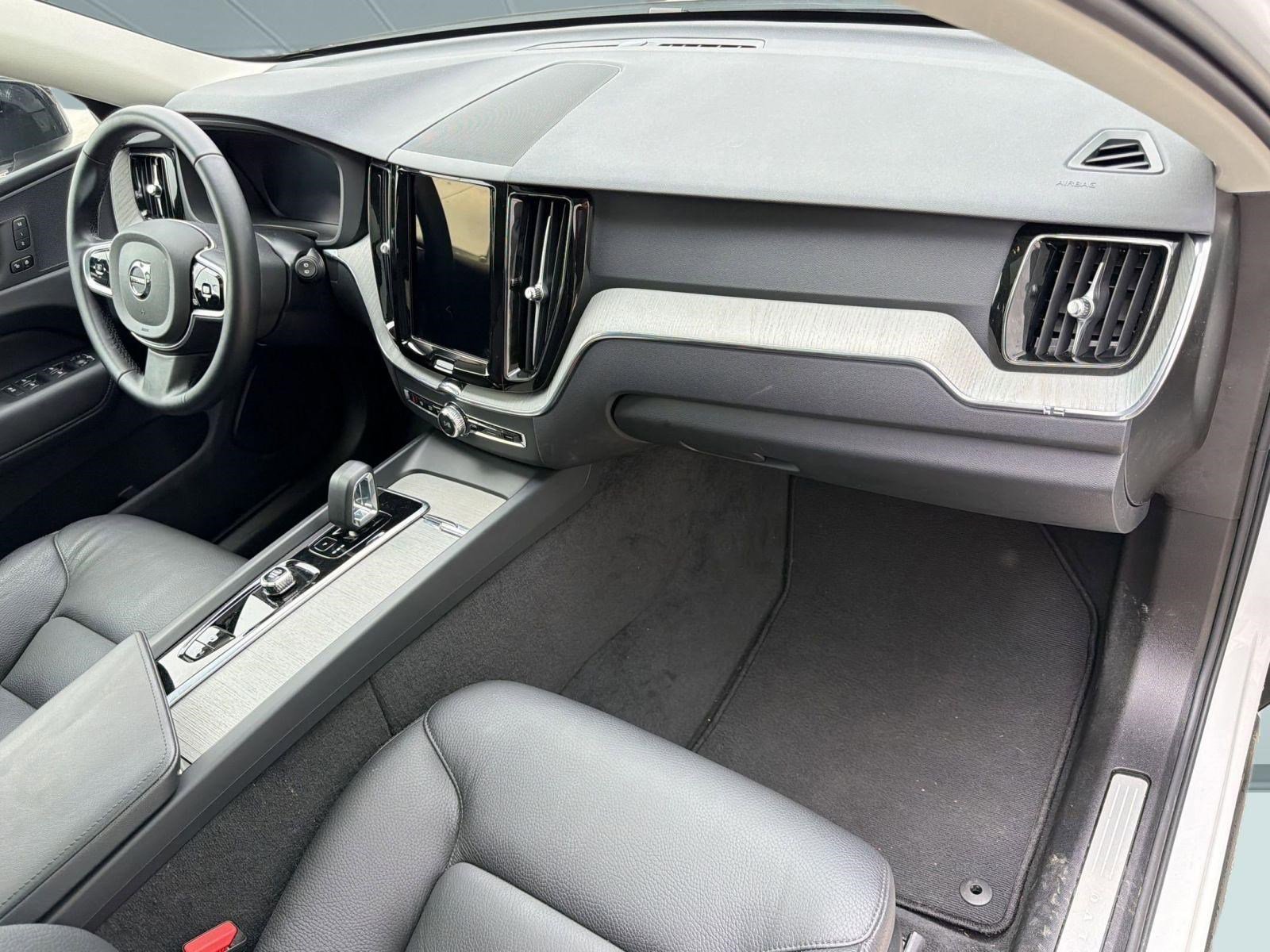 Certified 2025 Volvo XC60 B5 Plus image 31