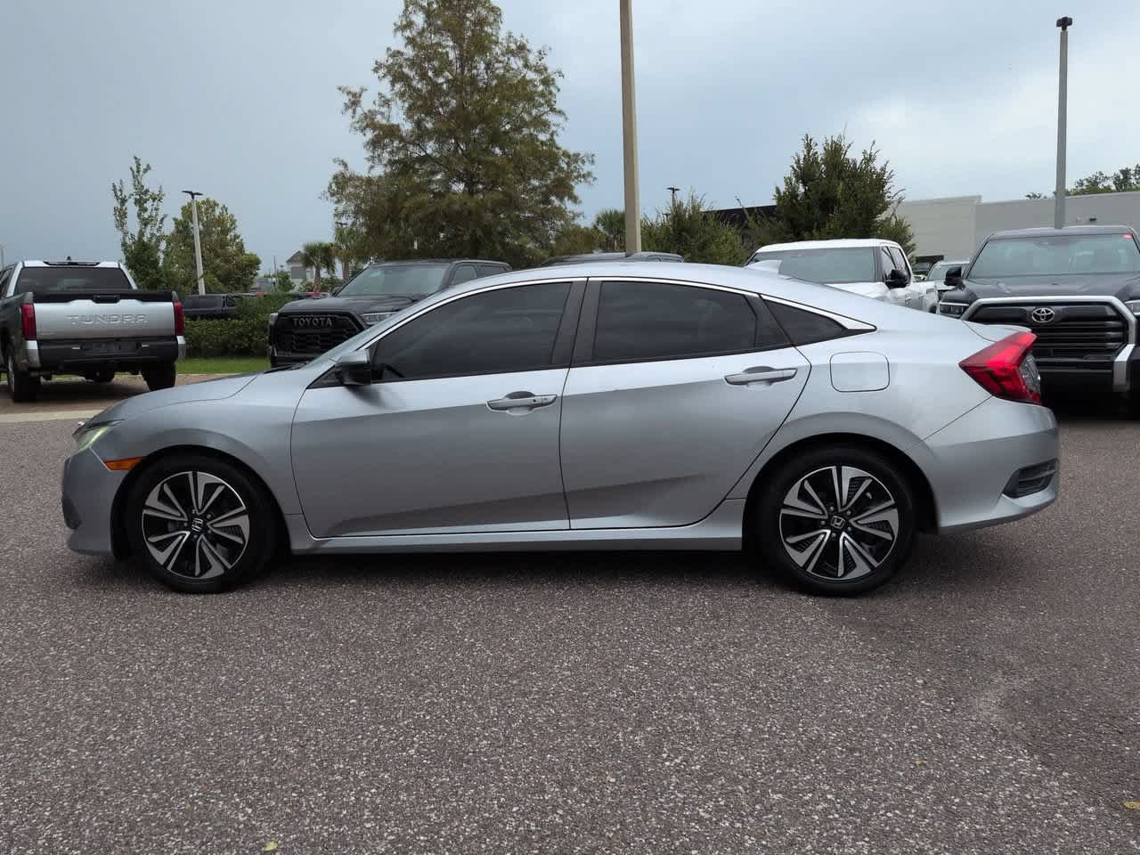 Used 2017 Honda Civic EX-T image 3