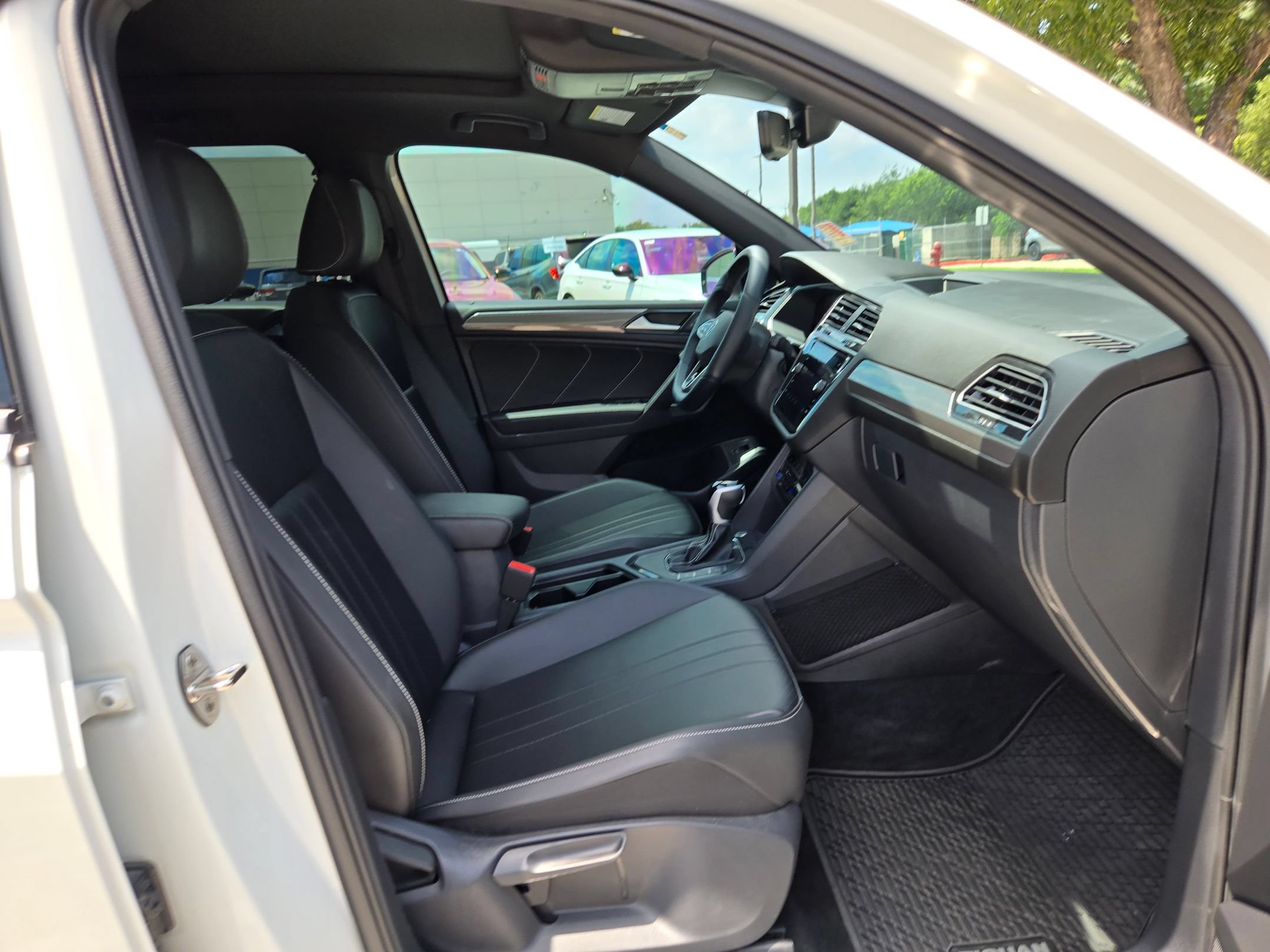 Used 2024 Volkswagen Tiguan SE R-Line FWD image 27