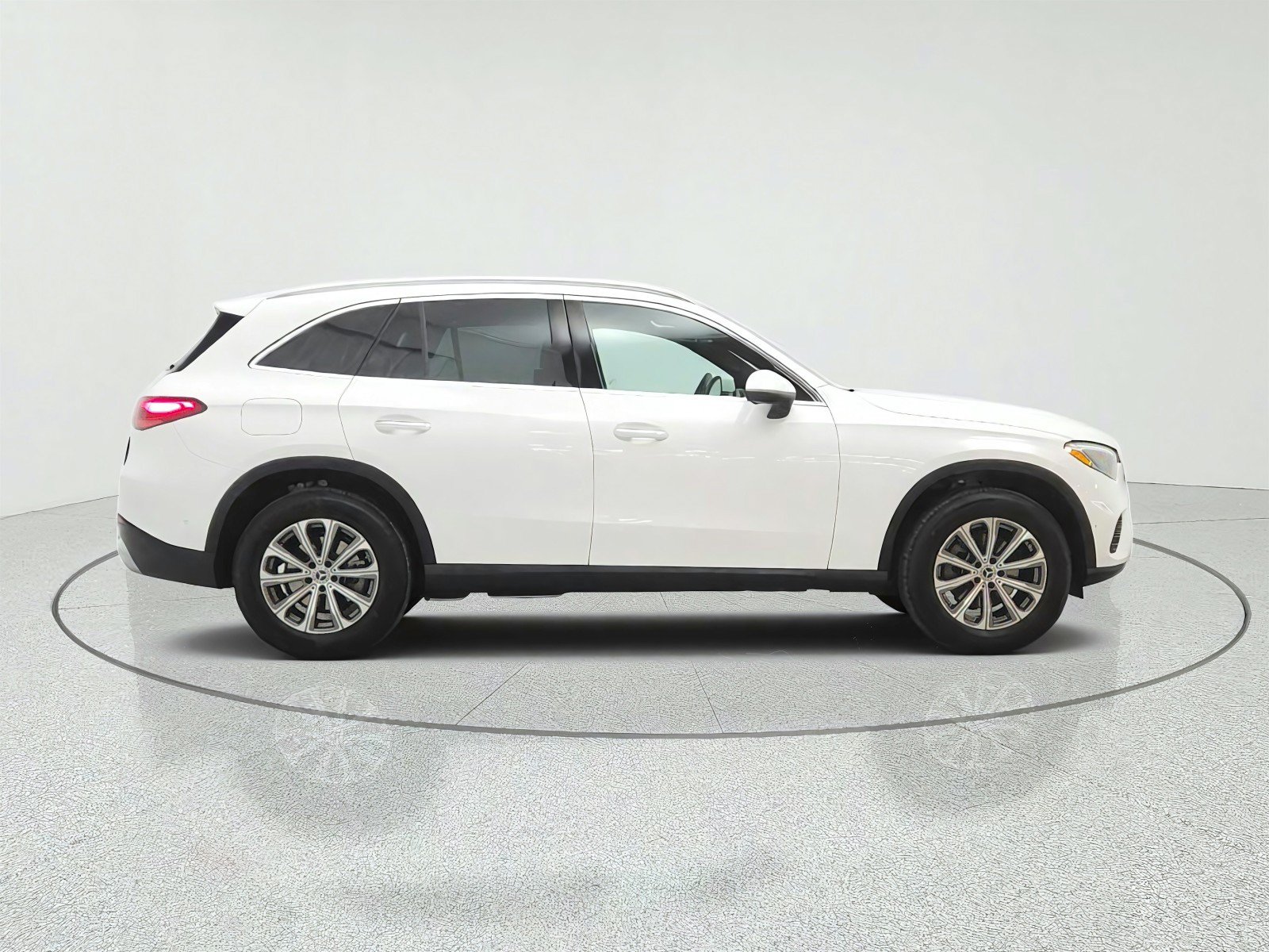 Used 2024 Mercedes-Benz GLC 300 image 4