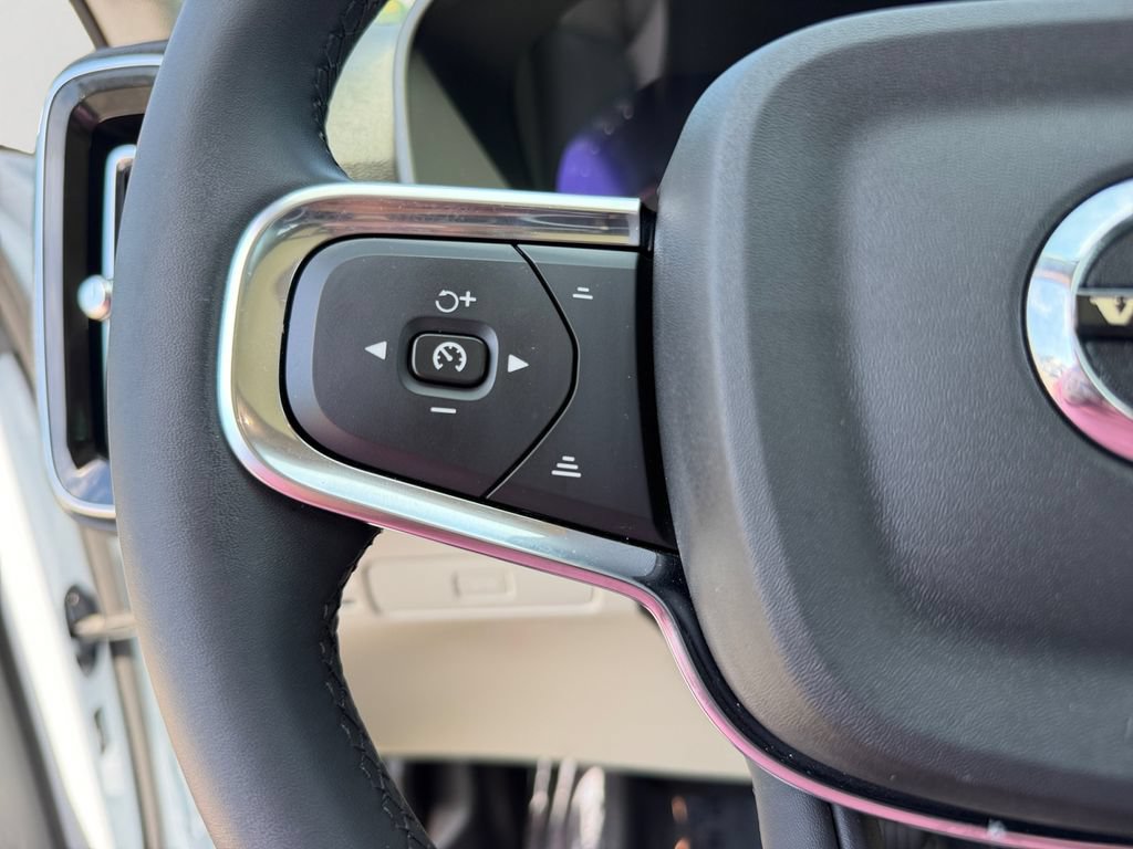Certified 2024 Volvo XC40 B5 Plus w/ Protection Package Premier AWD/4WD image 20