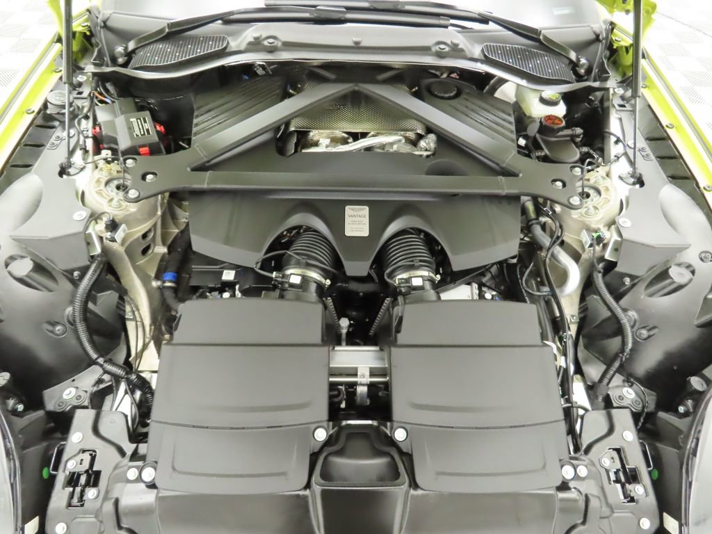 Used 2025 Aston Martin V8 Vantage Coupe image 23