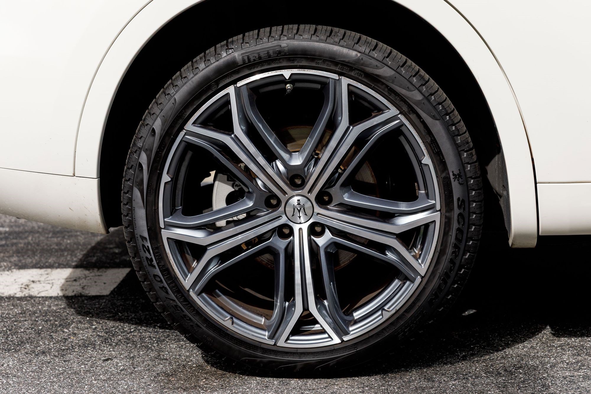 Used 2023 Maserati Levante GT AWD/4WD image 18