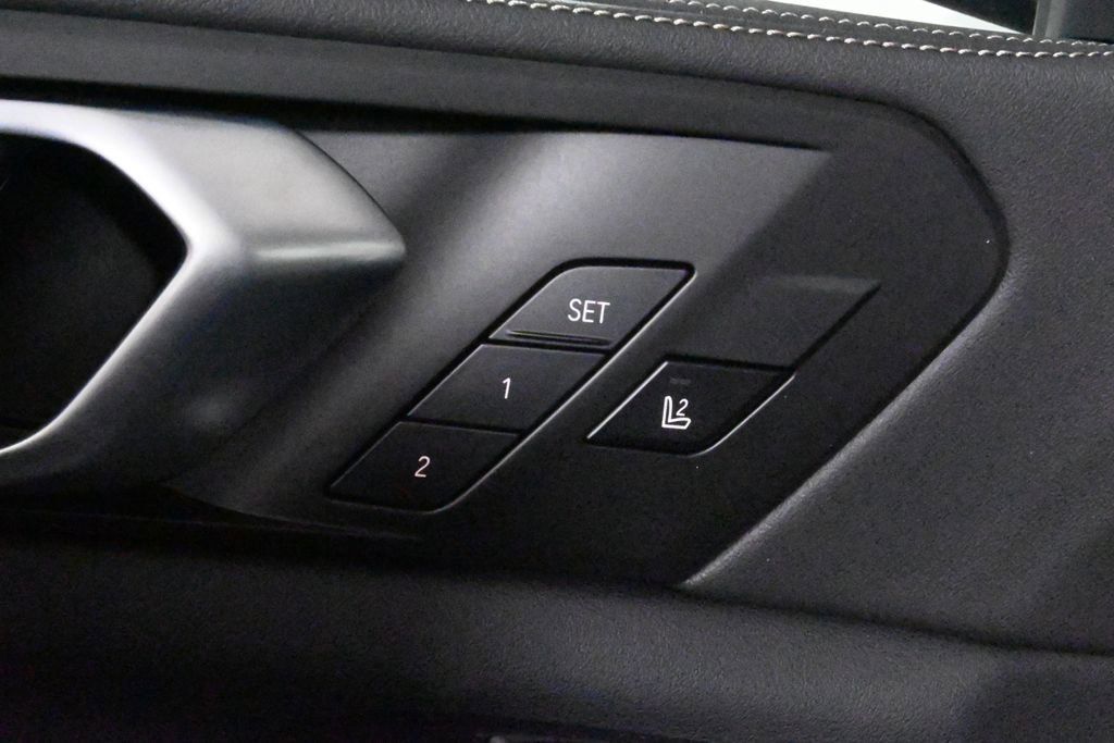 Used 2025 BMW X5 M60i w/ Executive Package image 34