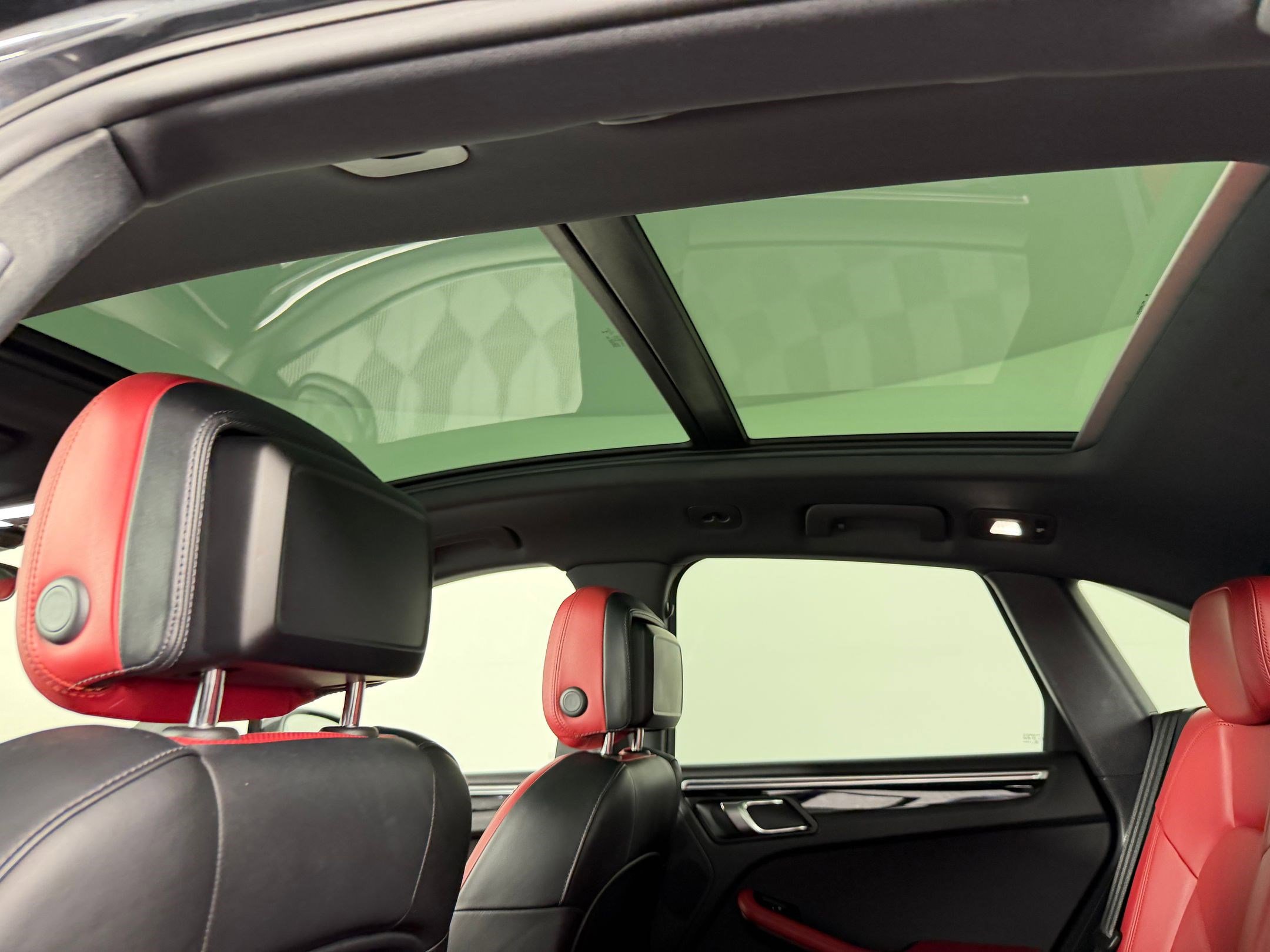 Certified 2021 Porsche Macan S image 19