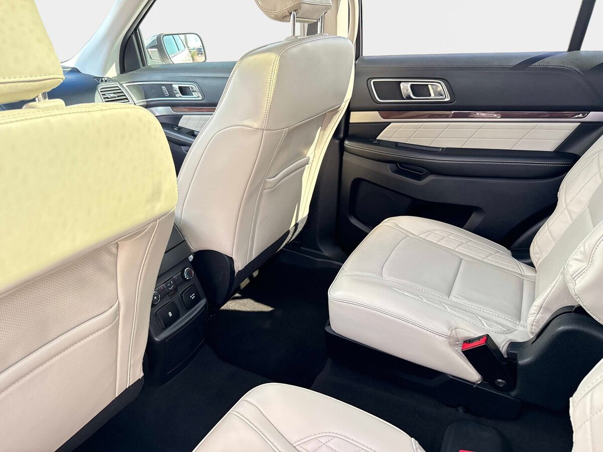 Used 2019 Ford Explorer Platinum AWD/4WD image 15