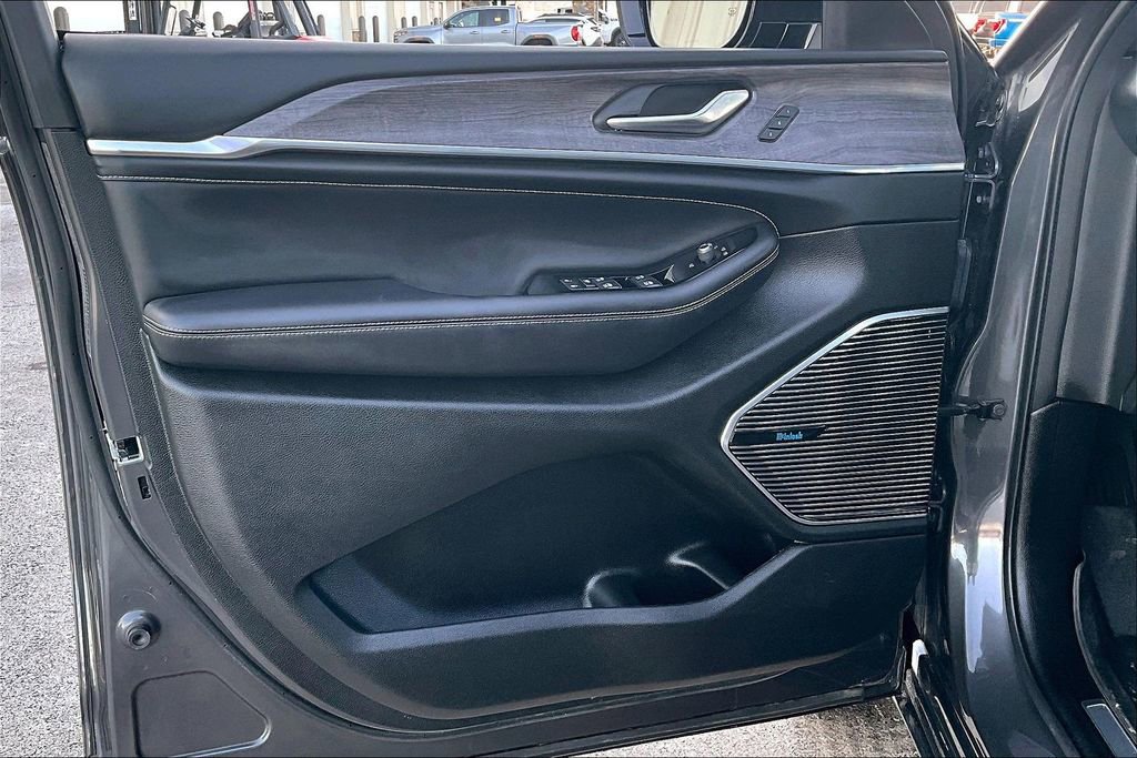 Used 2022 Jeep Grand Cherokee L Overland image 23