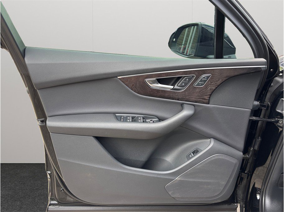 Used 2020 Audi Q7 2.0T Premium w/ Convenience Package AWD/4WD image 21