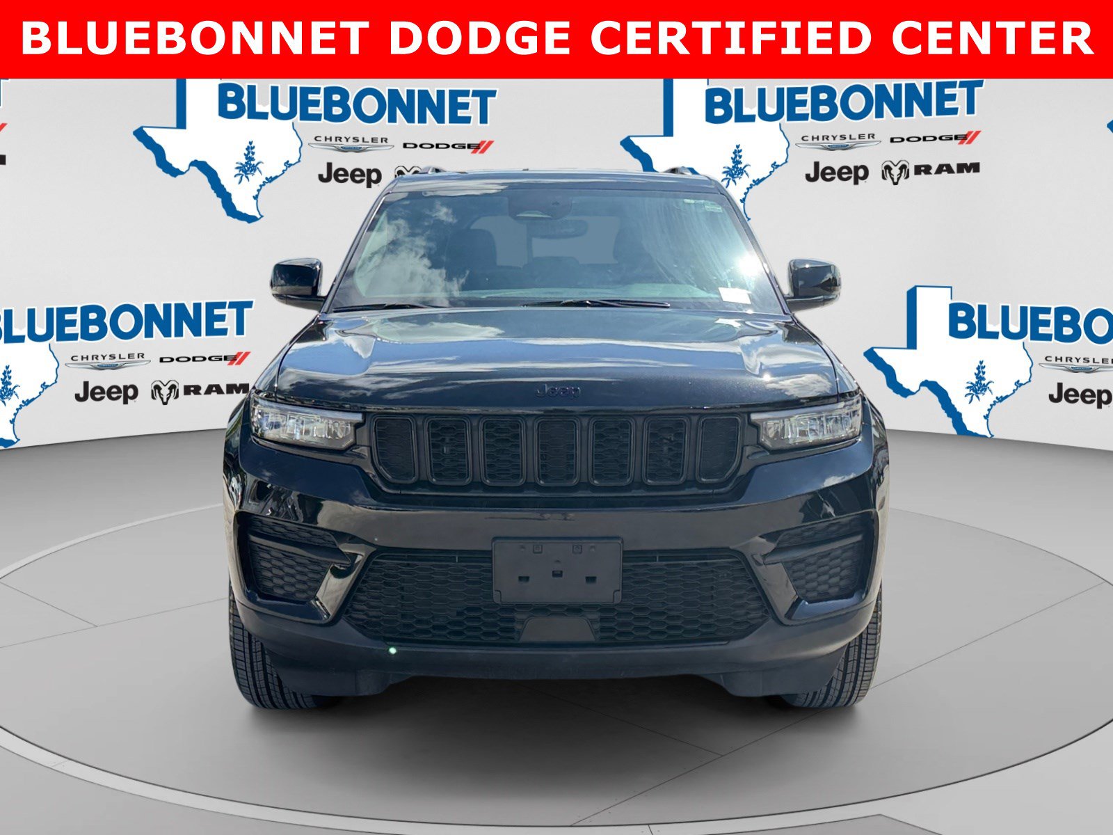 Used 2024 Jeep Grand Cherokee Altitude AWD/4WD image 2