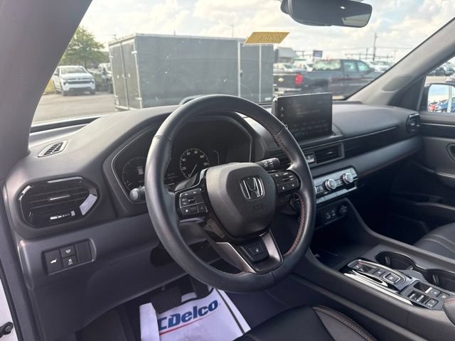 Used 2025 Honda Pilot TrailSport image 10