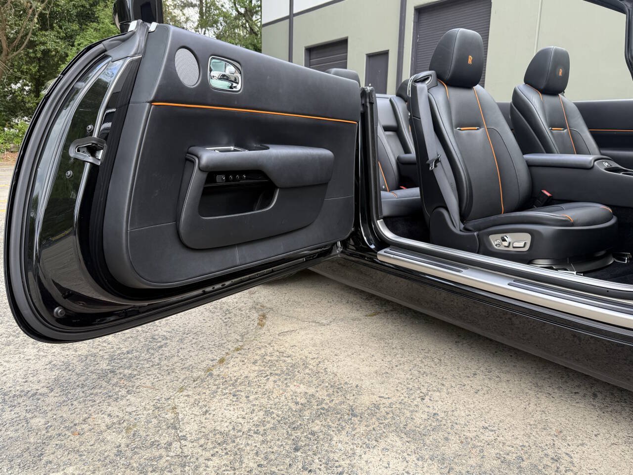Used 2018 Rolls-Royce Dawn RWD image 4