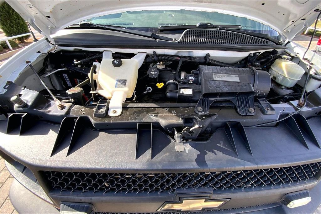 Used 2015 Chevrolet Express 2500 image 23
