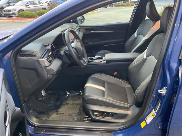 Used 2025 Toyota Camry SE FWD image 11